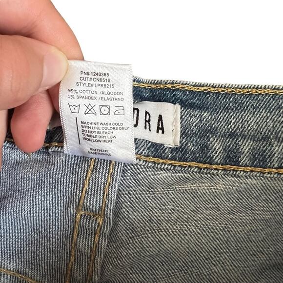 Luna Nora High Rise Distressed Jean Size 14 - Picture 9 of 9